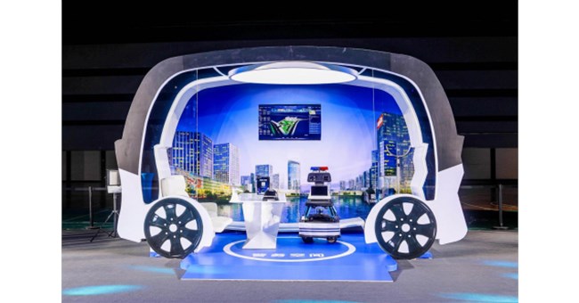 搭载全球首款车规级OLED透明大屏，阿波龙Ⅱ带来沉浸式座舱体验